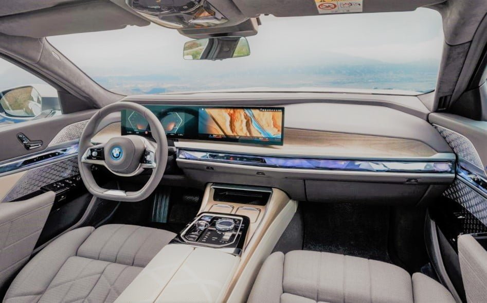 2023 BMW i7 xDrive60, the first 7 Series 100% electric luxury sedan