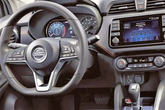 日産バーサ 2023